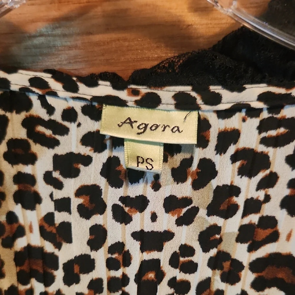 Agora Leopard Print Women's Top with Black Accents - Picture 2 of 7